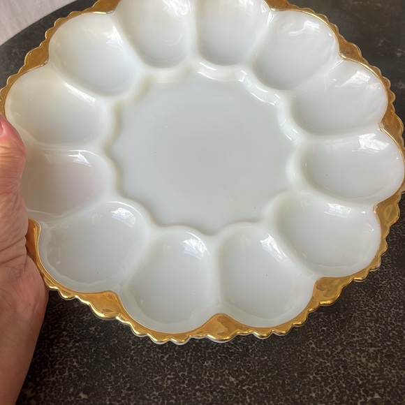 Vintage Anchor Hocking milk glass White w/gold trim Scalloped deviled egg plate - Picture 2 of 7